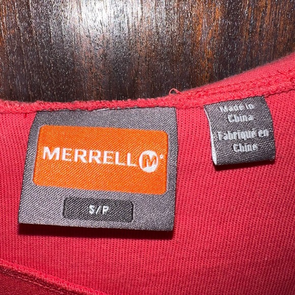 Merrell size small pullover hooded long sleeve shirt women’s red raspberry - Picture 4 of 11